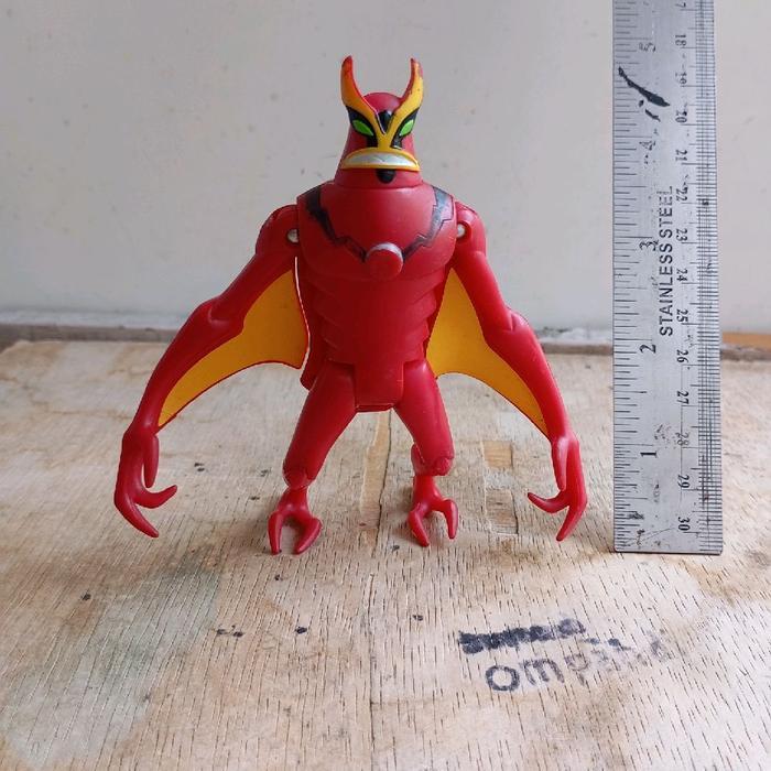 figure action kartun ben 10 jet ray 2ND