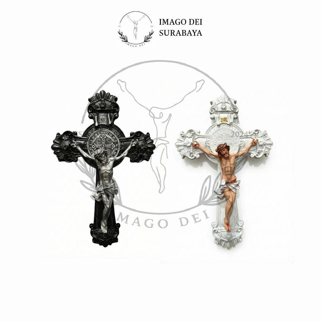 Salib Gantung Katolik Dengan Medali Benedictus Ukiran 30 cm Dengan Corpus/Salib Dinding Dengan Medal