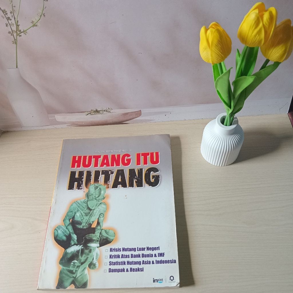 Buku Hutang Itu Hutang - Roem Topatimasang