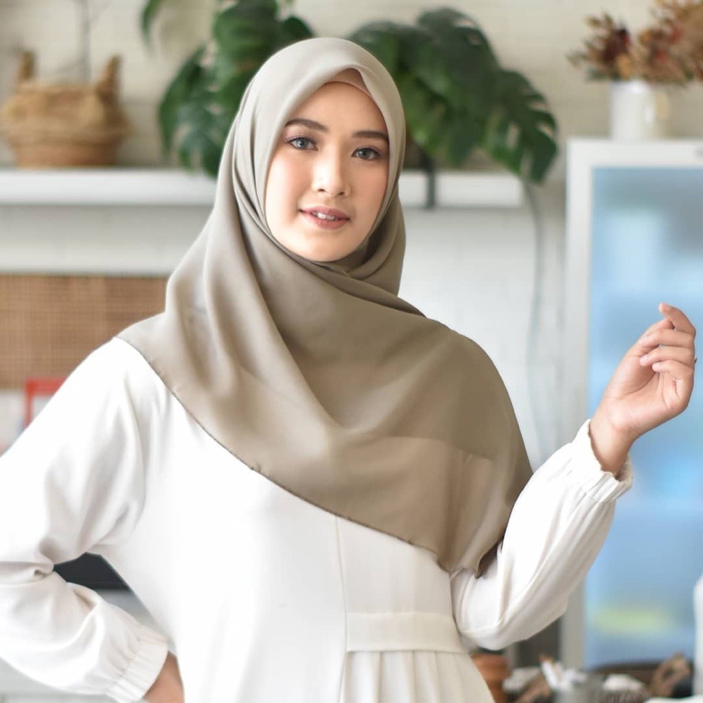 kerudung jiilbab / hijab segi empat bahan bella square polos jahit tepi neci murah premium warna tan