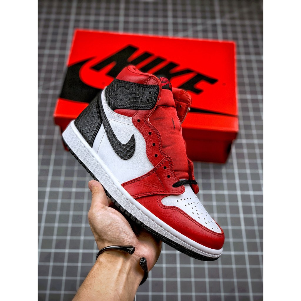 AJ1 High OG Snake Skin Chicago Putih Merah Sepatu