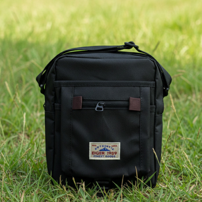 Eiger Tas Selempang Pria Portege Vertical Pouch Hitam