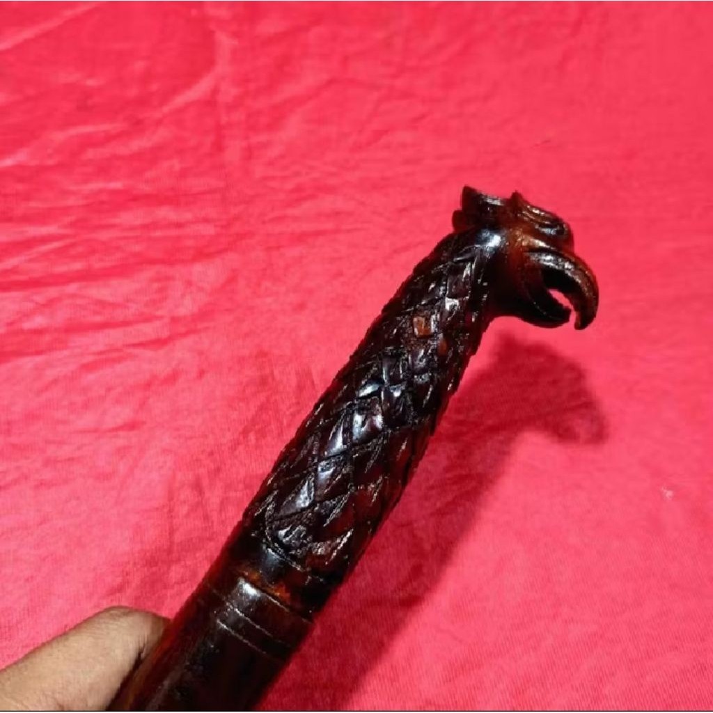 Tongkat komando kayu ukir kepala burung