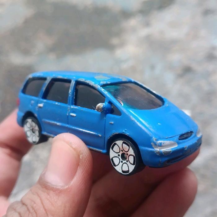 diecast loose realtoy ford galaxy bahan custom