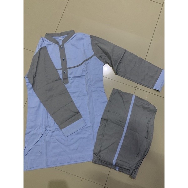 Stelan Kaos Santriwati