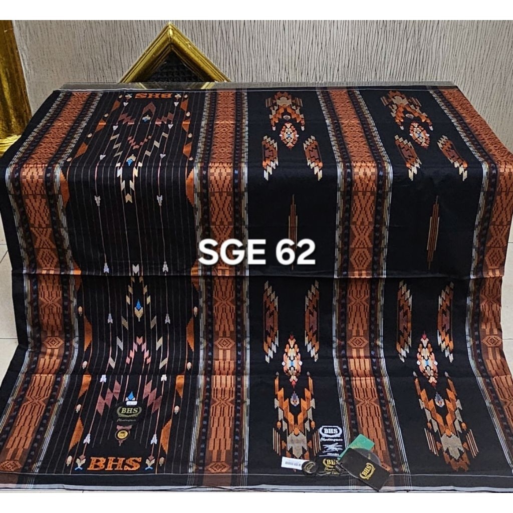 sarung bhs sge masterpiece gold dan signature full songket timbul bahan sutra sarung termahal berkua