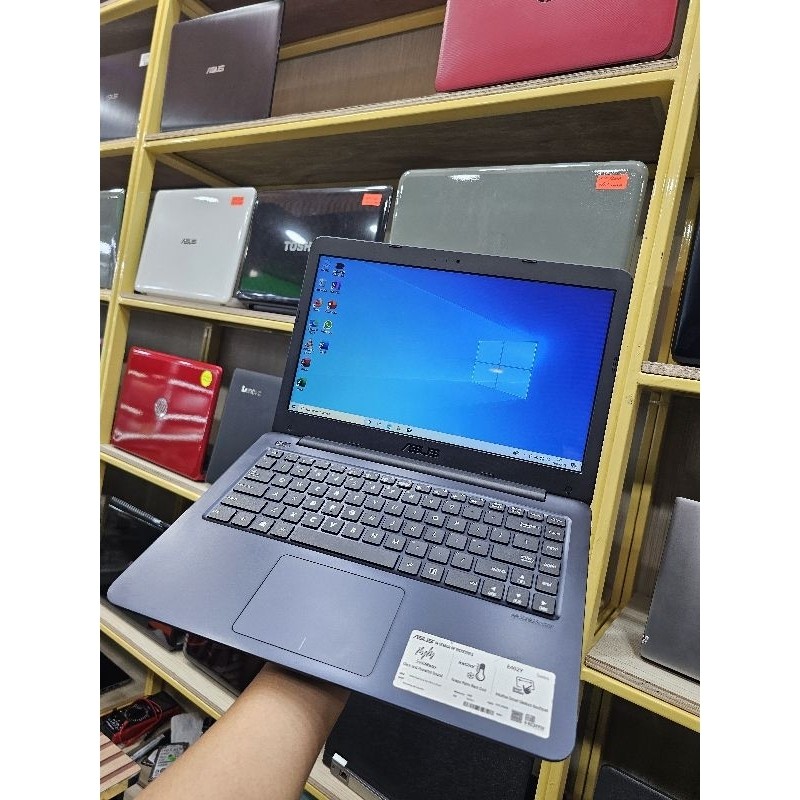 Laptop leptop Asus RAM 4GB SSD 256GB WINDOWS 10 Like new seperti baru Dunia Laptop2