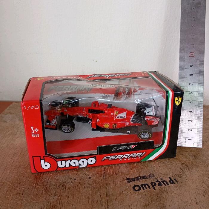 burago ferrari racing SF 15 T skala 1/43 Dcast