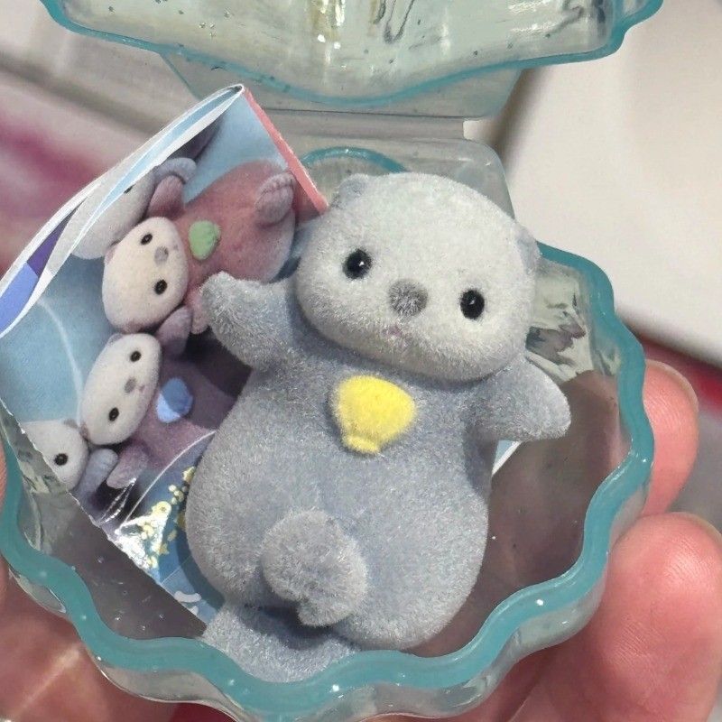 Gashapon Capsule Toy Kawaii Flocking Hand in Hand Otter Shell Animals Figures Model Toys Desktop Dec