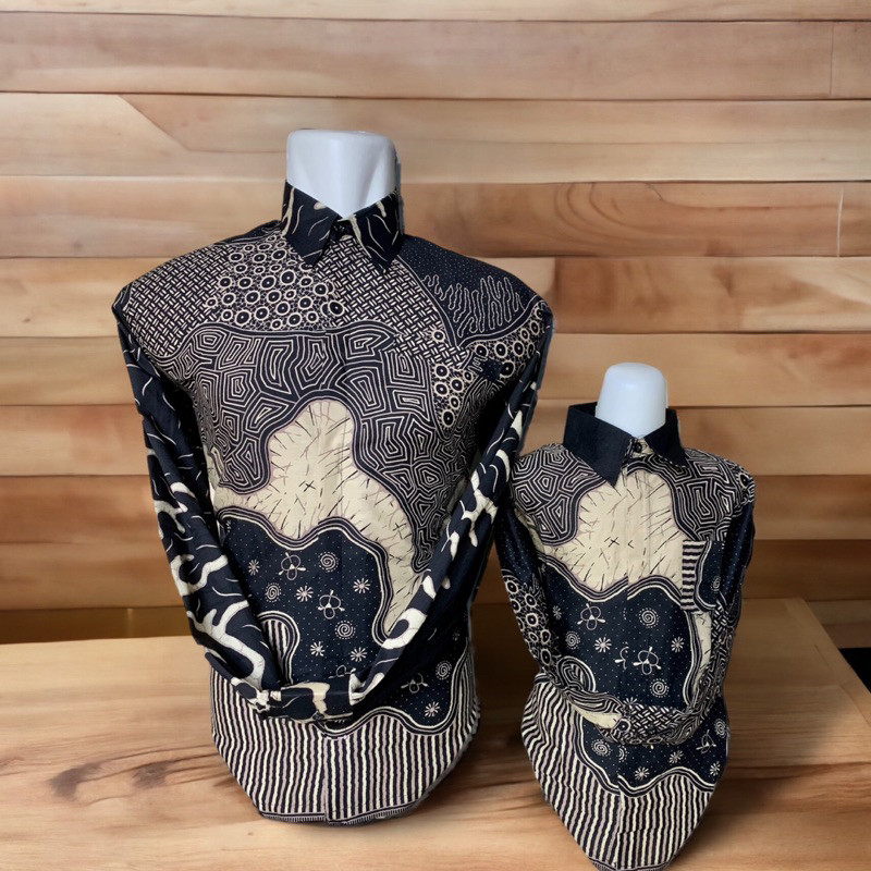 Gaya Outfit Kemeja Batik Warna Hitam Cream Motif Raja Ampat Couple Ayah dan Anak Lapisan Furing katu