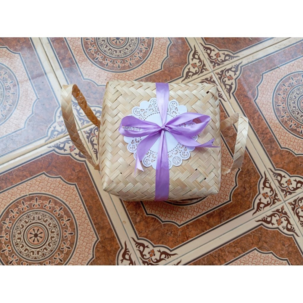 Semua Ukuran Besek Bambu Hias Pita Jinjing Natural Ukuran 10x10 cm | 12x12 cm | 13x13 cm | 15x15 cm 