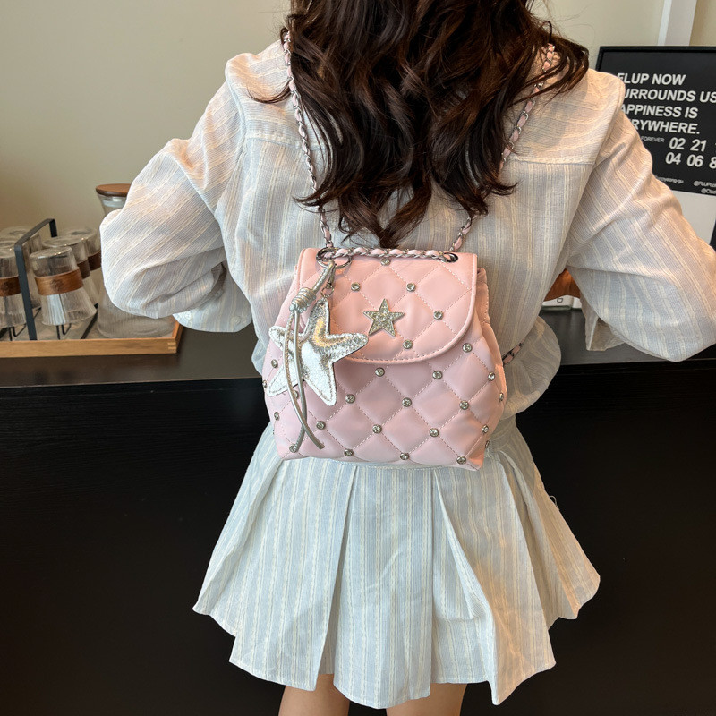 STARDUST BAG Ransel Bertekstur Quilted Baru Yang Terinspirasi Dari Chanel Dengan Hiasan Berlian Mewa