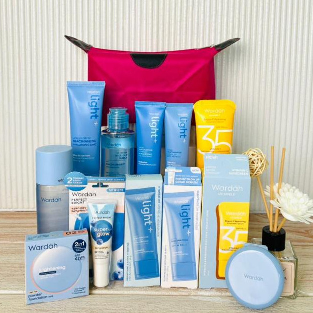 Wardah Paket lengkap Glowing Skincare 8 Produk Bonus Tas Makeup
