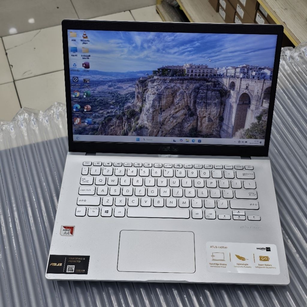 Laptop Asus VivoBook M409B AMD A4-9125 RAM 4GB SSD 256GB Windows 11 Second Pilihan warna silver Duni