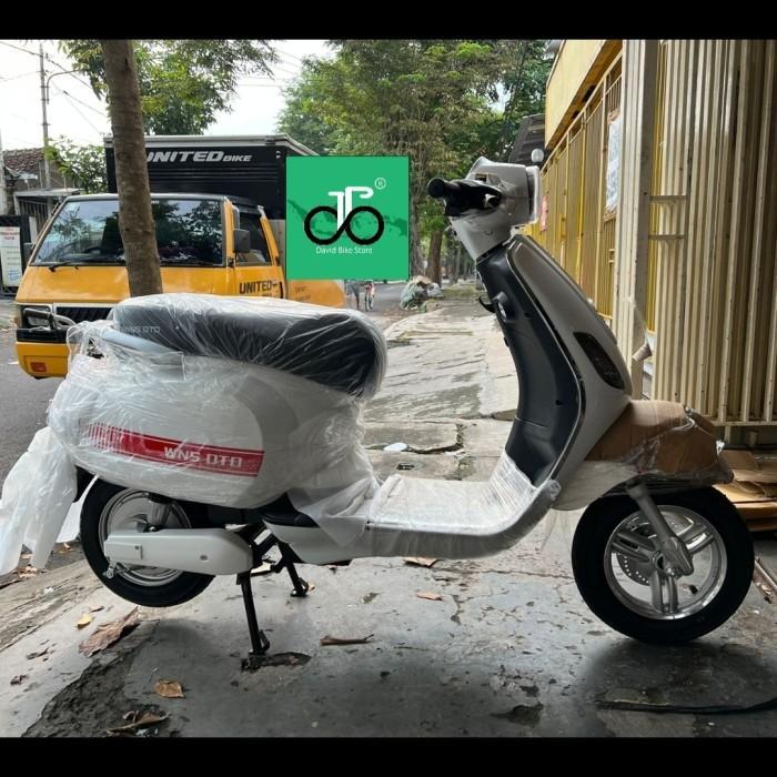 Sepeda Motor Listrik WNS WINS OTO WTSL (model Vespa)