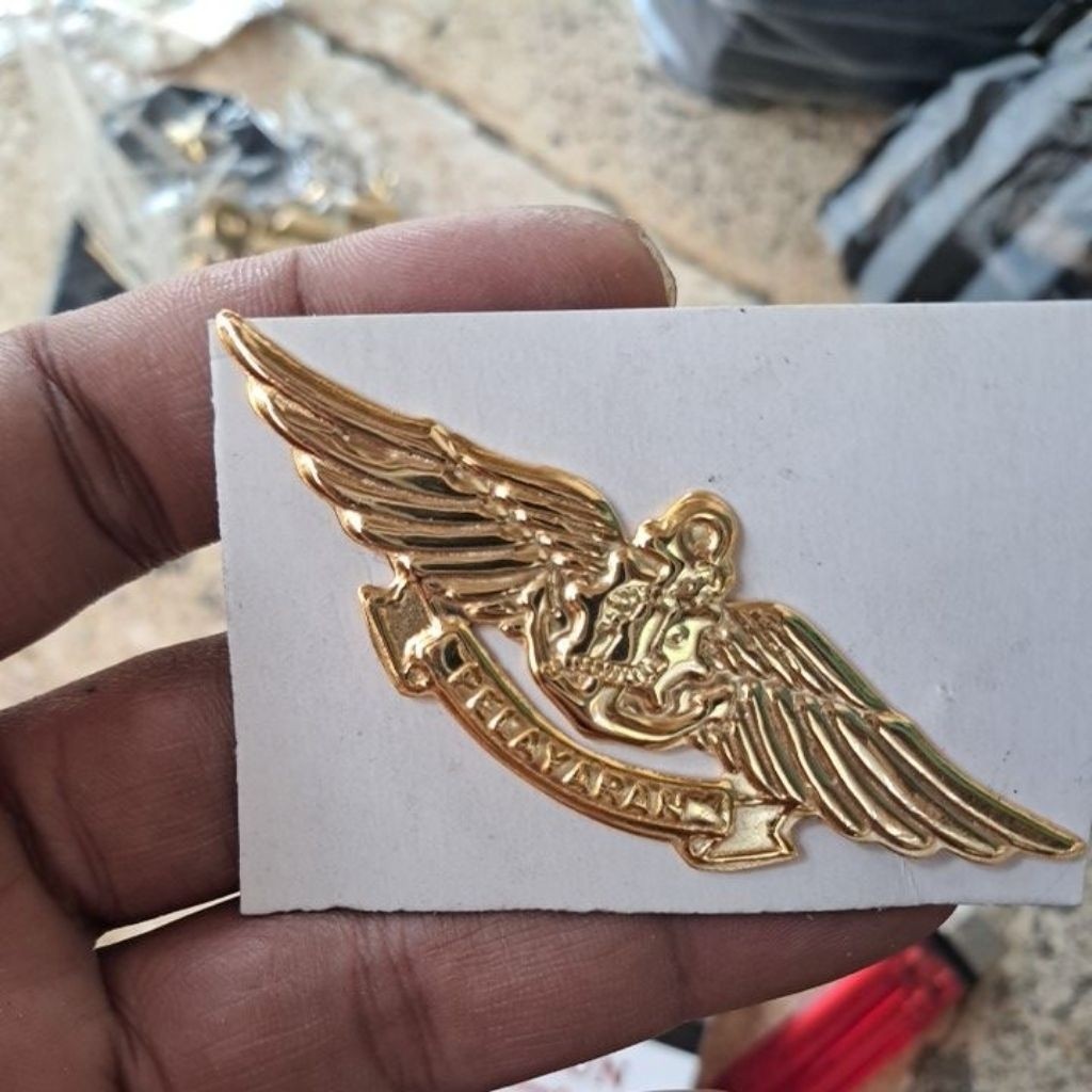 Wing Pelayaran Gold Tanpa Braso