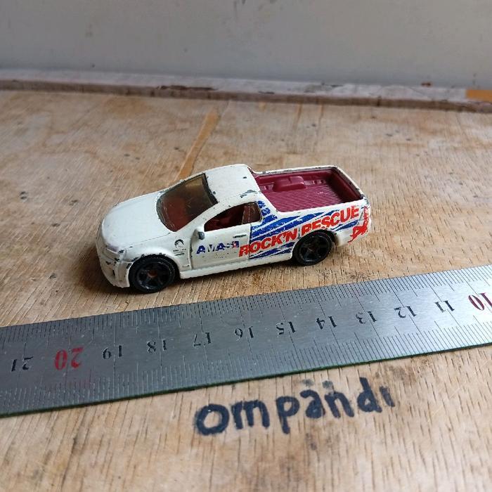 Mainan Anak matchbox holden SSV 2010 mattel Loose