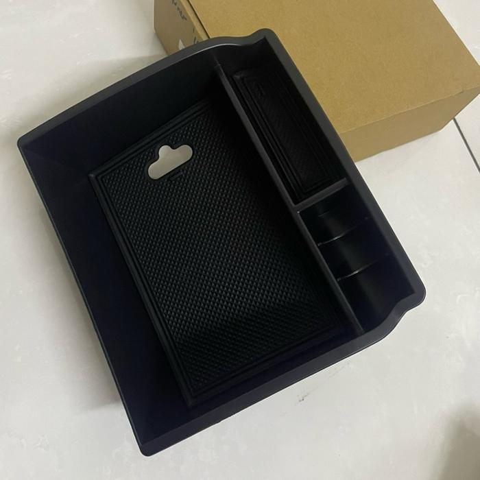 Tray untuk consul box tengah arm rest innova reborn ‘16-