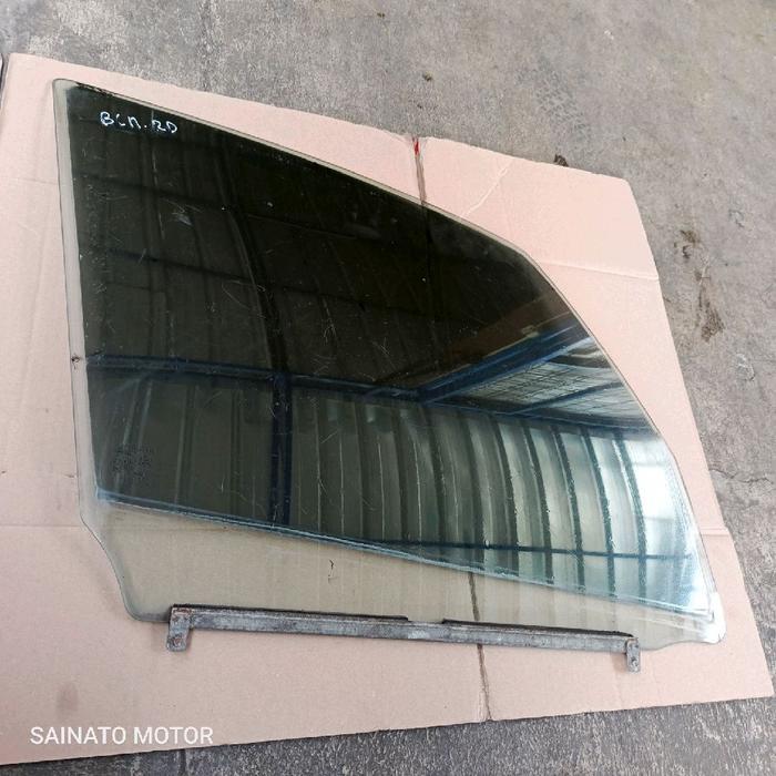 Kaca pintu depan kanan/sopir mobil Suzuki Neo baleno SX4 asli copotan