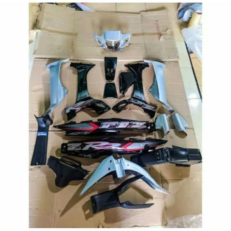 FULL SET BODY KASAR BODY HALUS YAMAHA FIZR FIZ R FULL CLUTH 2001-2002 HITAM SILVER