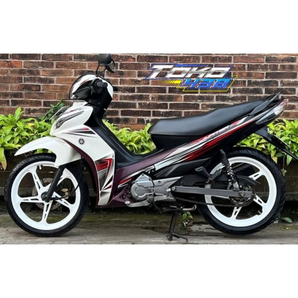 stiker striping terbaik standar motor Yamaha Jupiter Z1 115 tahun 2012 merah hijau biru putih hitam