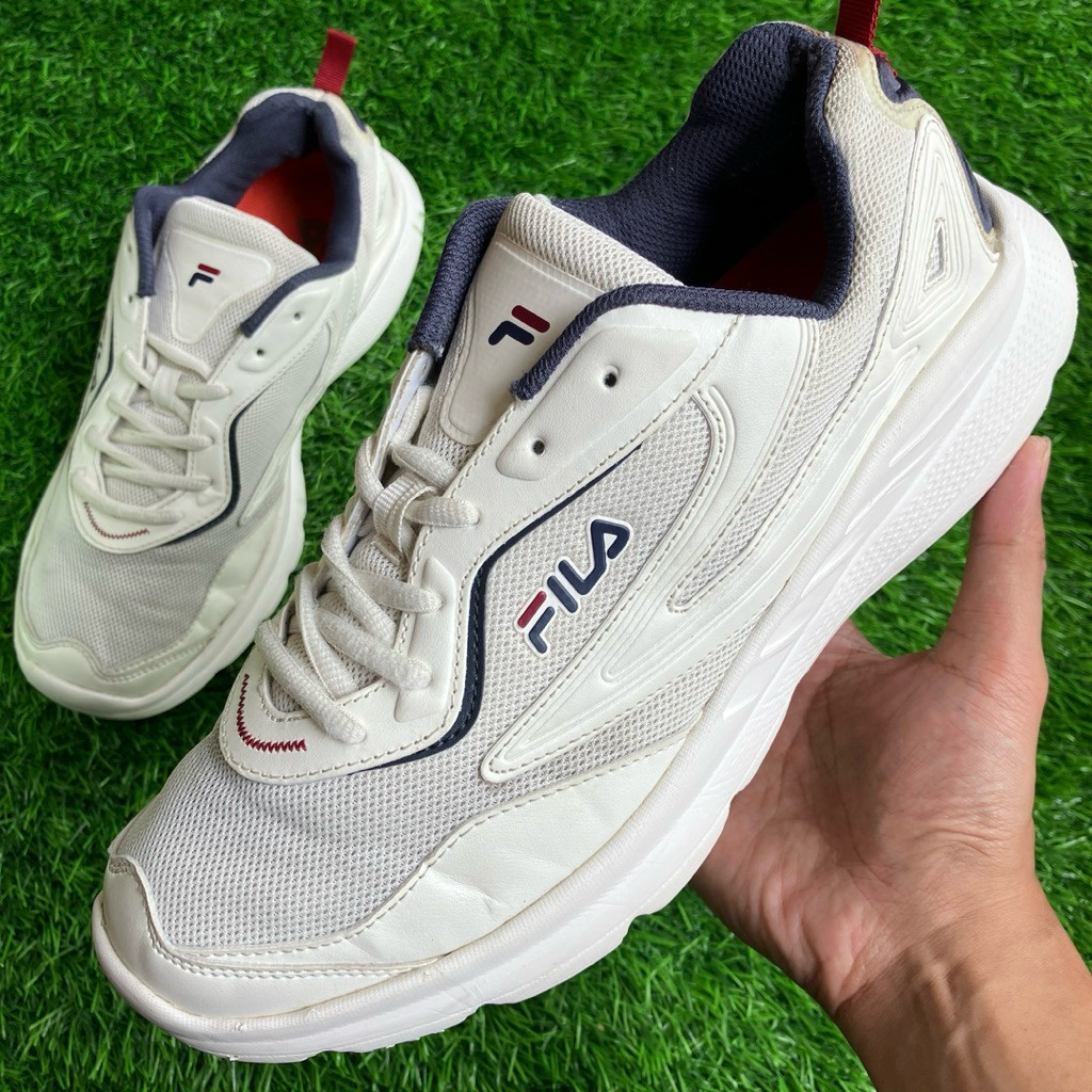 FILA Overtake white running shoes ukuran 42