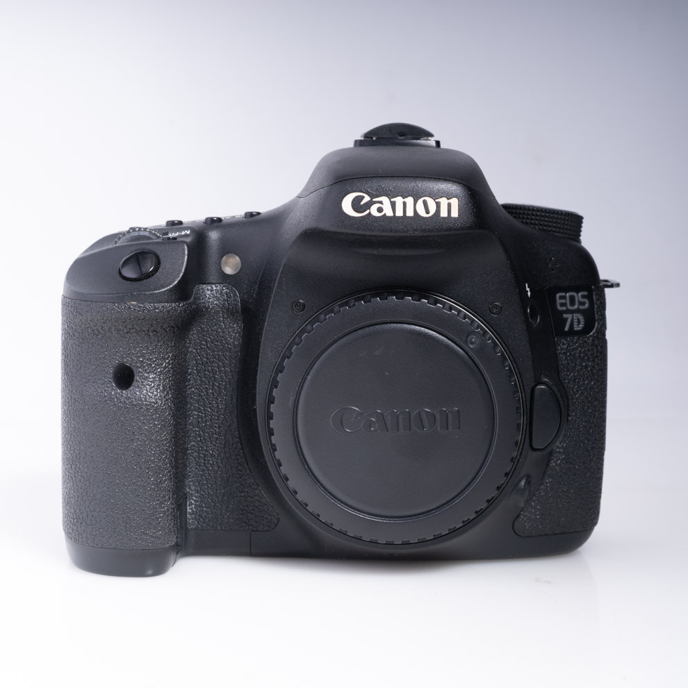 Canon Eos 7D body - Excellent 808
