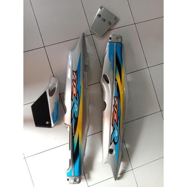 cover body bodi belakang fizr fiz r warna silver striping mirip ori