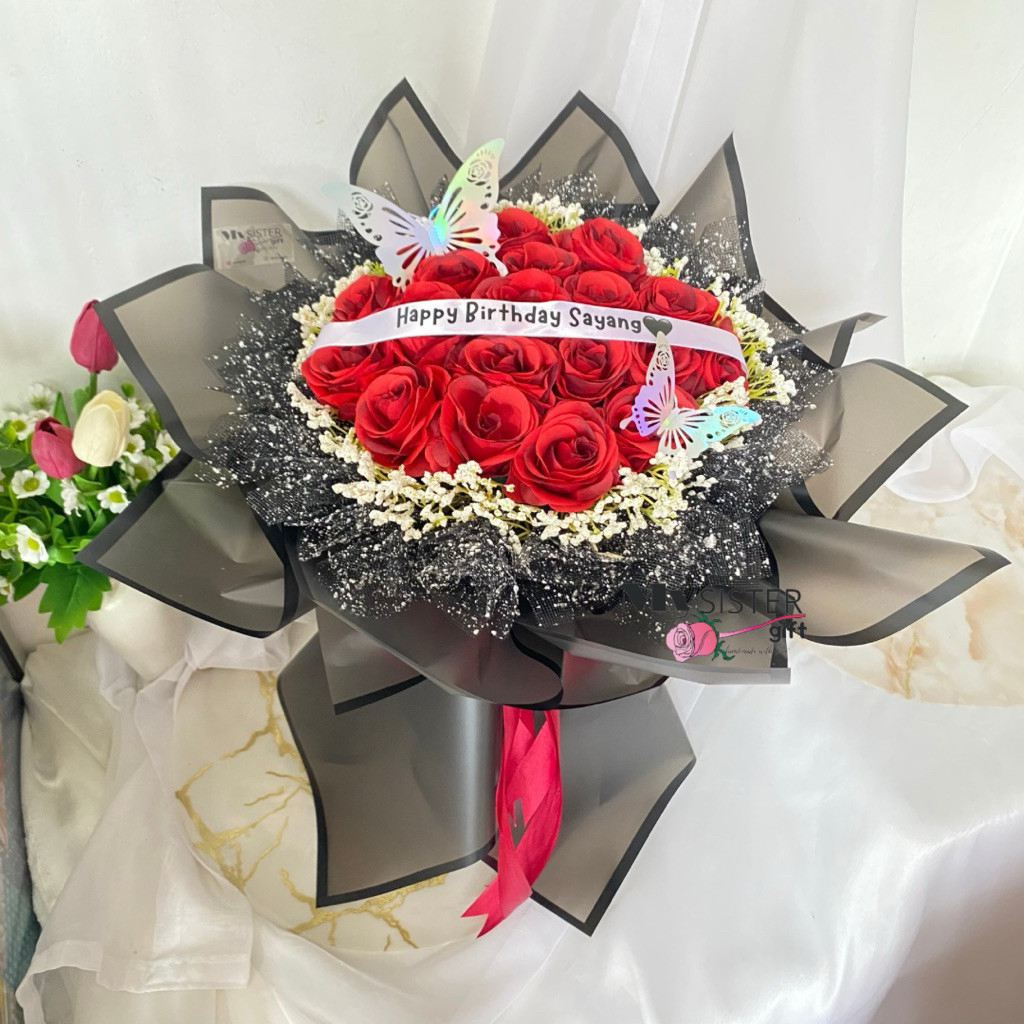 BUKET MAWAR ROUND / BUKET WISUDA / BUKET FAIRYTALE/ BUKET BUNGA MAWAR PALSU / BUKET KUPU KUPU BESAR 