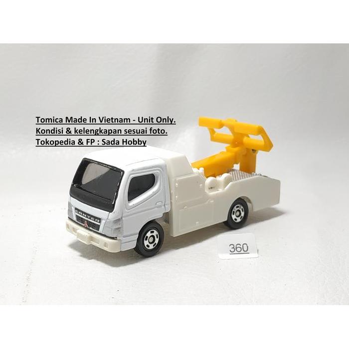 No 2 Mitsubishi Fuso Canter Truck Towing Putih Tomica Diecast Miniatur