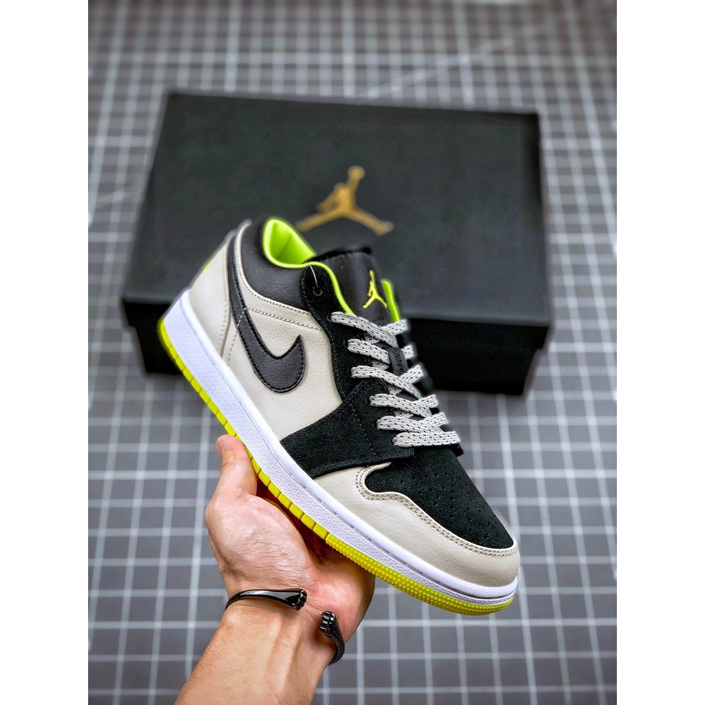 Air Jordan 1 Low berwarna hijau