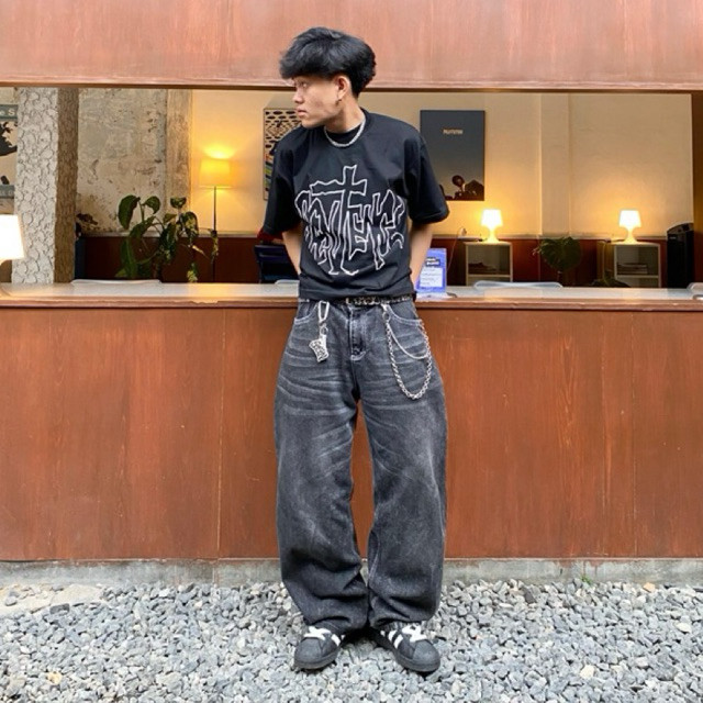 Baju Hitam Ukuran Lebar Cetakan Huruf Grafiti Gaya Street