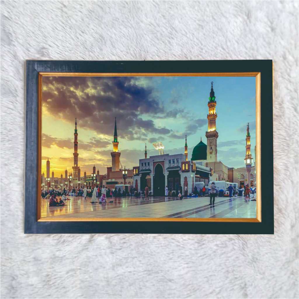 Hiasan Dinding Masjid Nabawi Bingkai Kayu 45x65 Cm