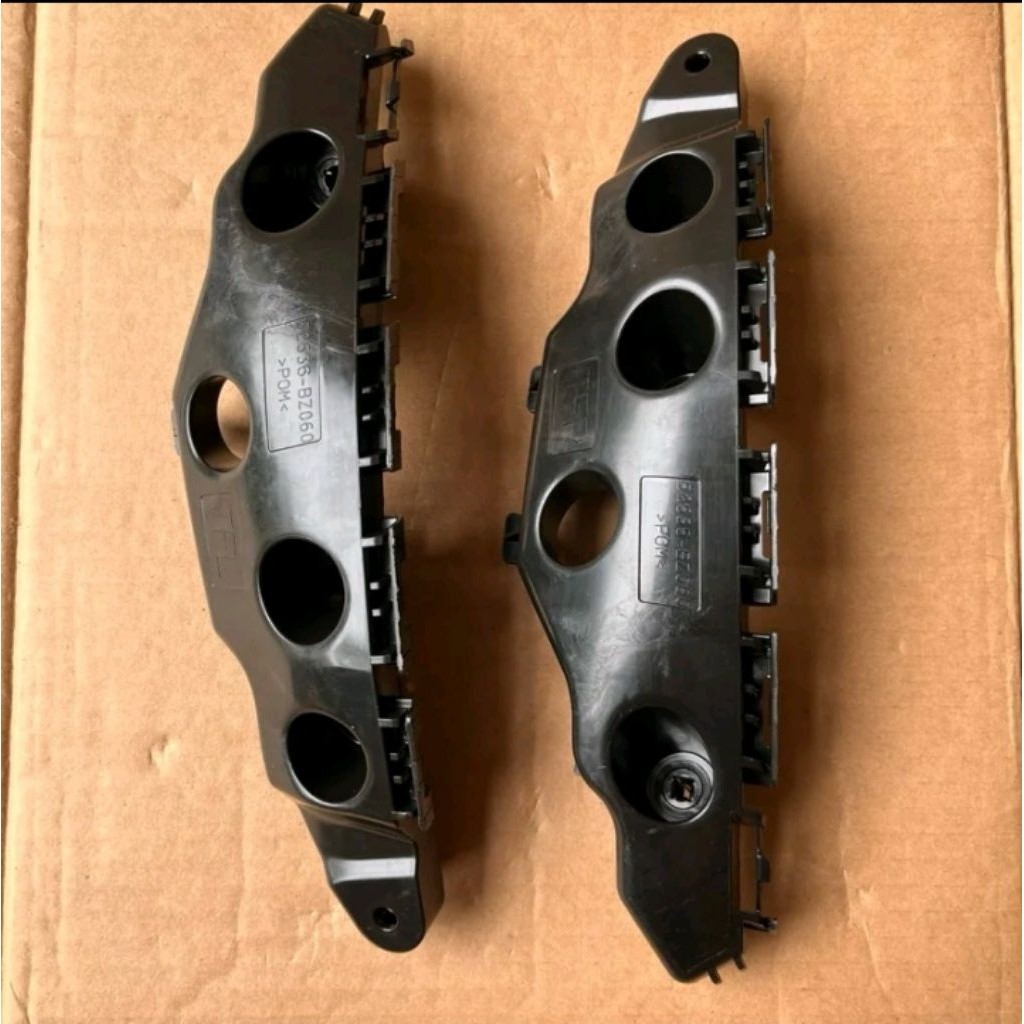 Breket bumper depan mobil Yaris cross