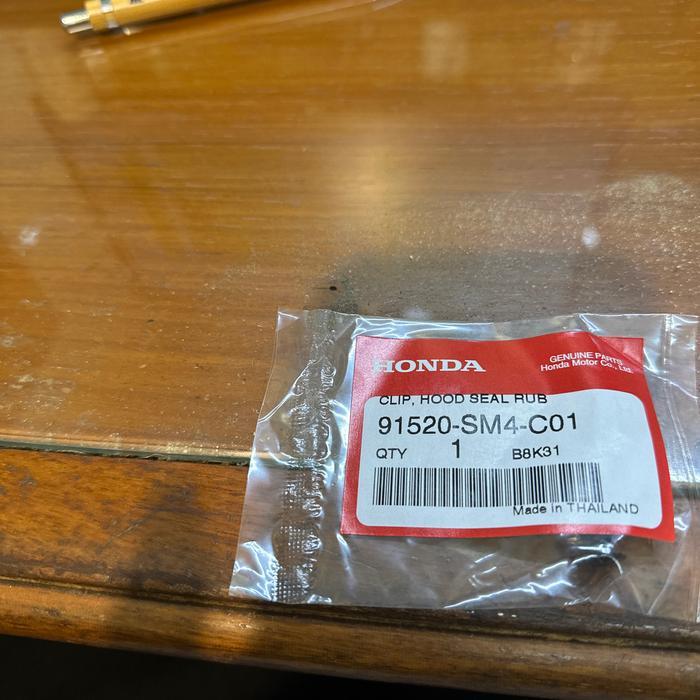 Honda Genuine 91520-SM4-C01 clip hood seal rubber Honda Açcord Maestro quality