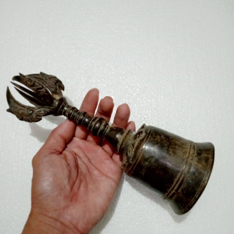 Lonceng bajra kuningan hitam