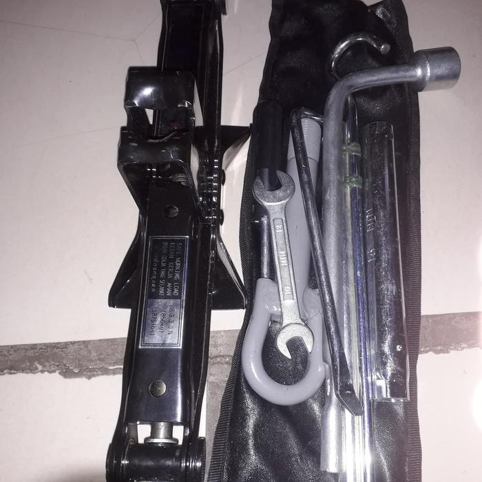 dongkrak mobil avanza ori