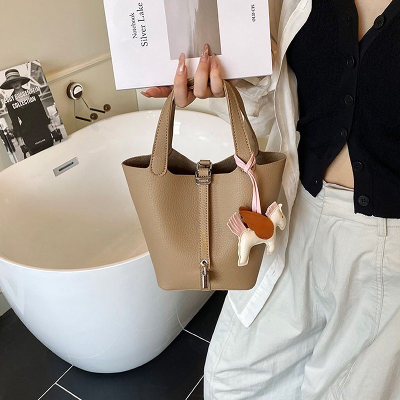 Tas Wanita Bucket Bag Minimalis Tas Selempang Ember Trendy Kulit Lembut Cocok untuk Kuliah Kampus Ke