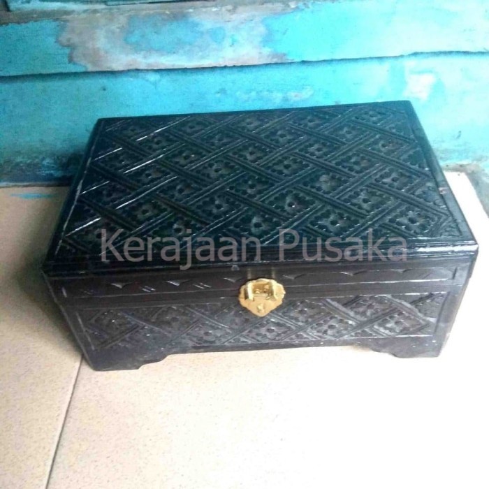 Kotak Ukir Kayu Menyimpan Aksesoris