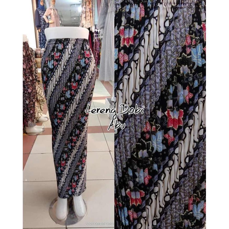 Rok Batik Wanita Model Plisket Bahan Semi Sutra Silky Motif Daun Talas Warna Biru Karet Pinggang Mel