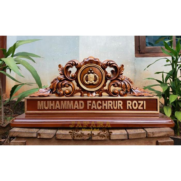 papan nama meja ukiran kayu jati logo tribata polri motif ukir terbaru