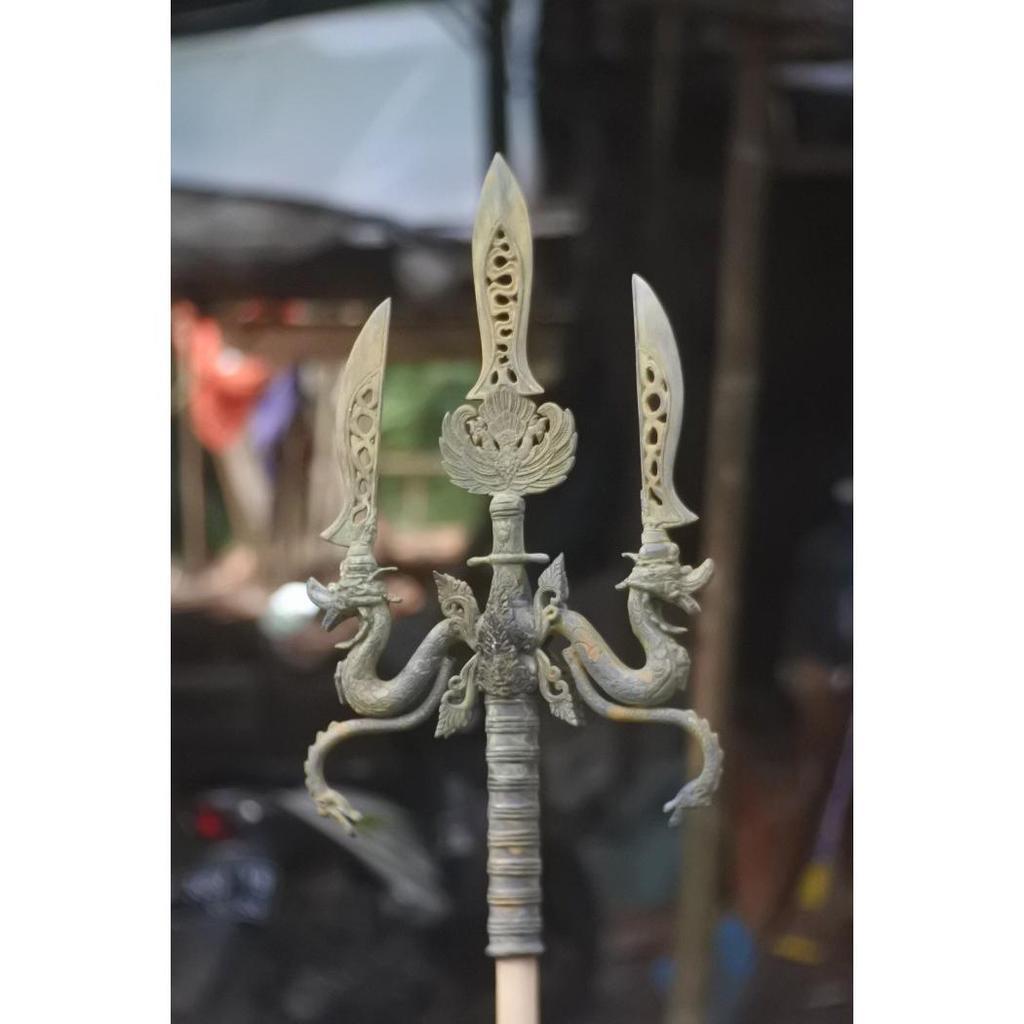 Pusaka pataka trisula naga pengantin bhn perunggu istimwa BM