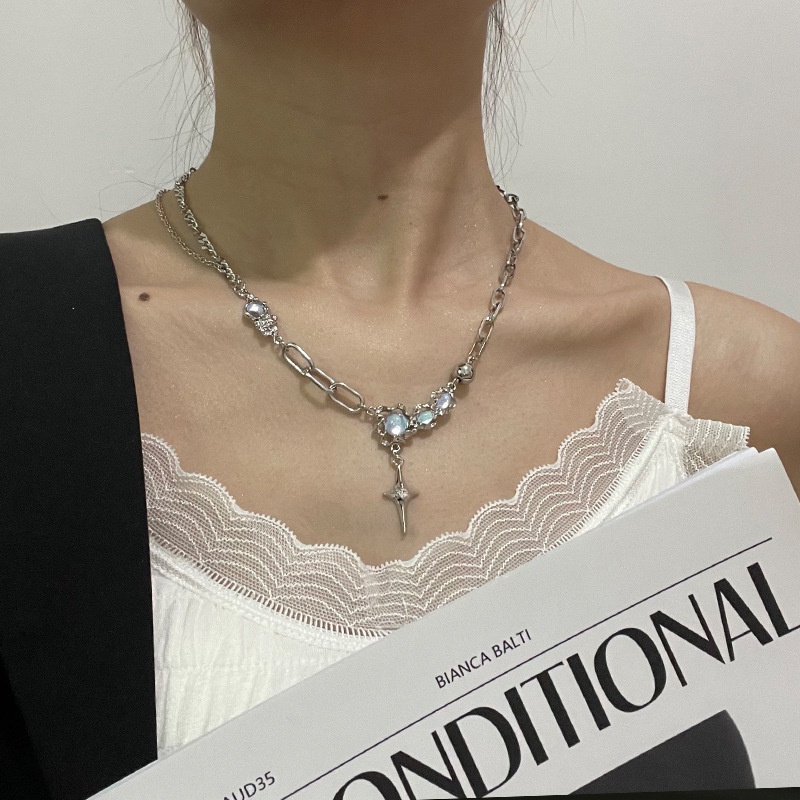 Moonstone Diamond-Terukir Empat-mount Bintang Kalung Aksesoris Kepribadian Fashion Rantai Klavikula