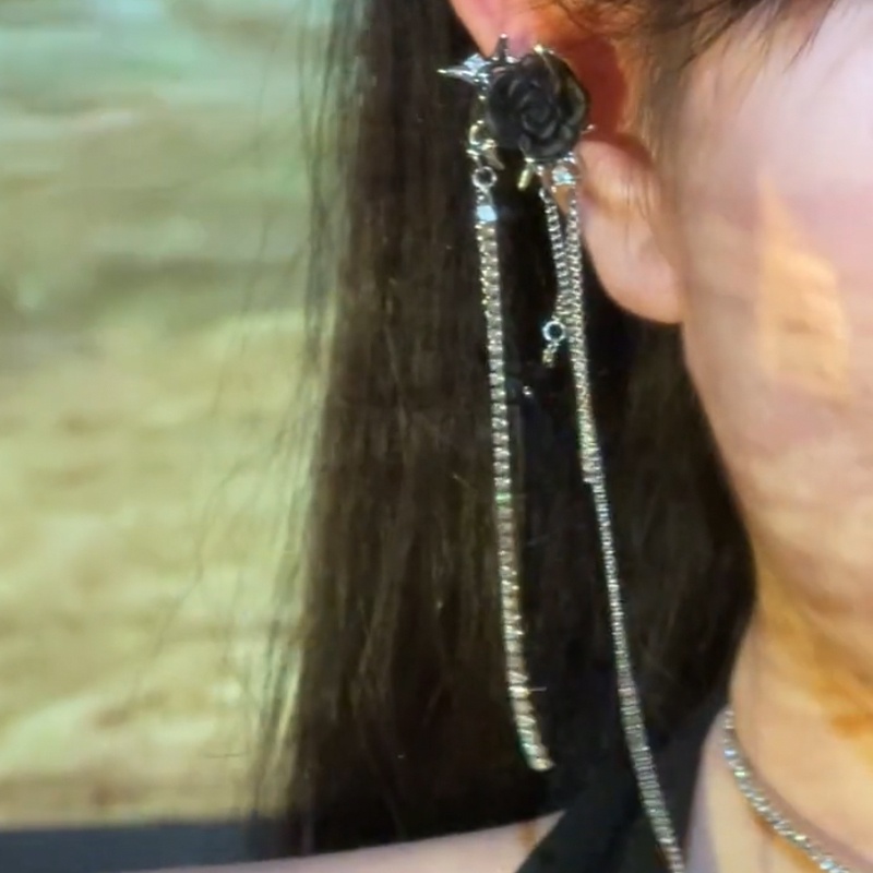 Anting Aksesoris Klip Telinga Mawar Hitam Tren Temperamen