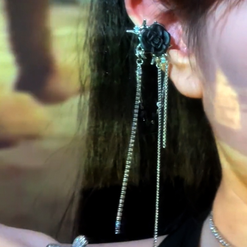 Anting Aksesoris Klip Telinga Mawar Hitam Tren Temperamen