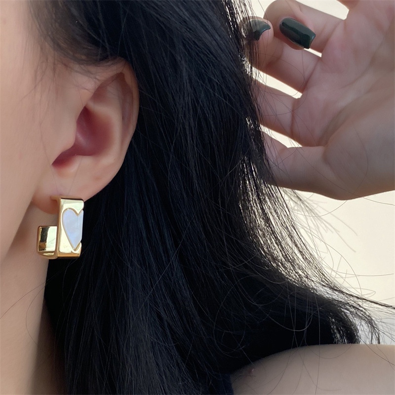 Anting Cinta Geometris Aksesoris Temperamen Fashion Mewah Ringan Tinggi