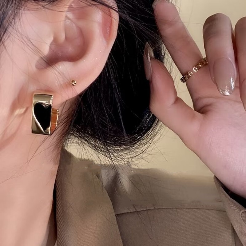 Anting Cinta Geometris Aksesoris Temperamen Fashion Mewah Ringan Tinggi