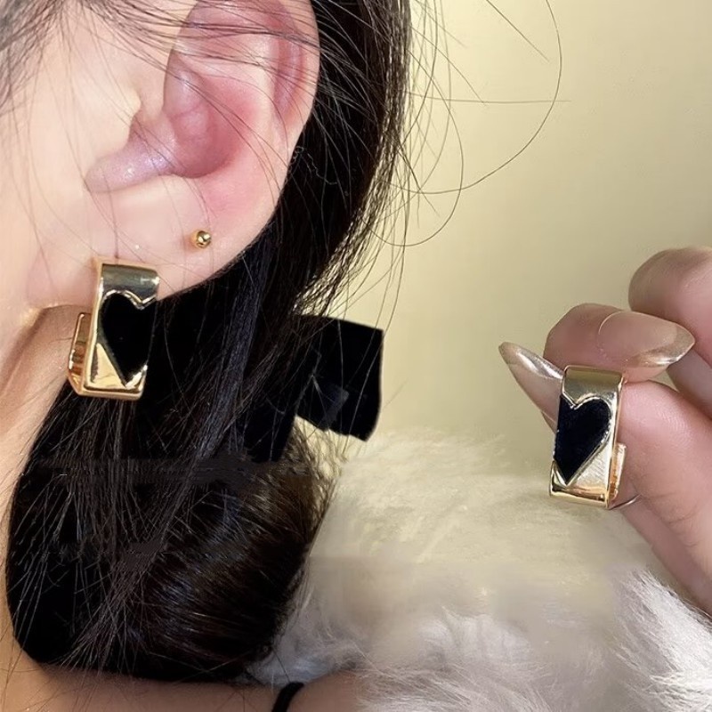 Anting Cinta Geometris Aksesoris Temperamen Fashion Mewah Ringan Tinggi