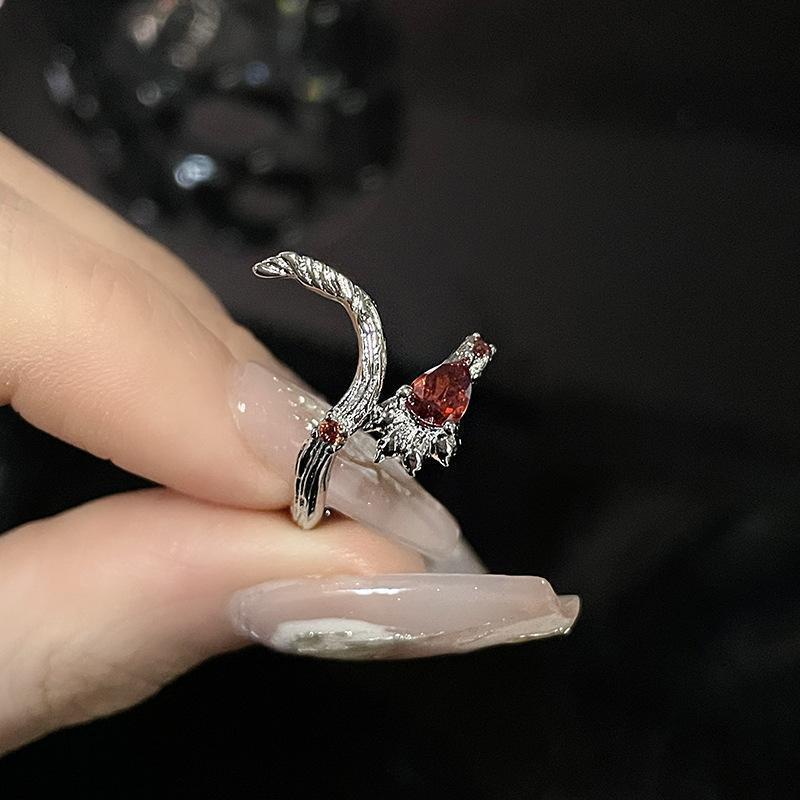 Cincin Zirkon Merah Aksesoris Pasang Indah Kepribadian Fashion Gelap