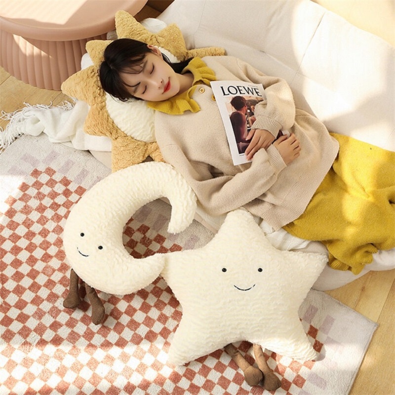 Plushie Bentuk Matahari, Bulan, Dan Bintang Cosy Dan Lucu Untuk Anak Muda Dewasa